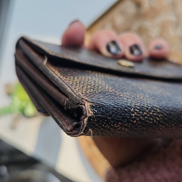 Louis Vuitton Vintage Damier Ebene Double Snap Compact Wallet - Picture 11 of 12